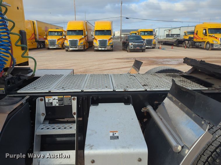 image for item OD9264 2020 Kenworth T680 semi truck