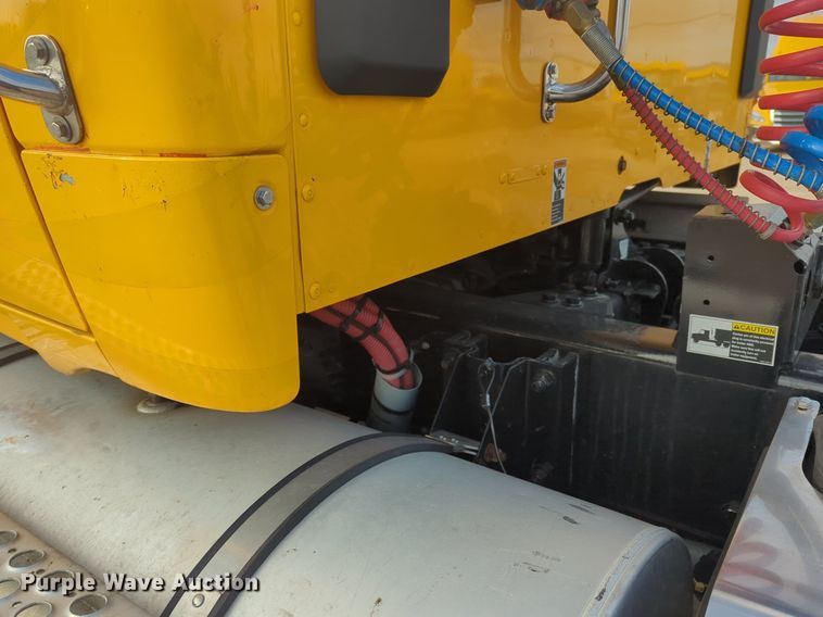 image for item OD9264 2020 Kenworth T680 semi truck