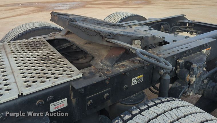 image for item OD9264 2020 Kenworth T680 semi truck