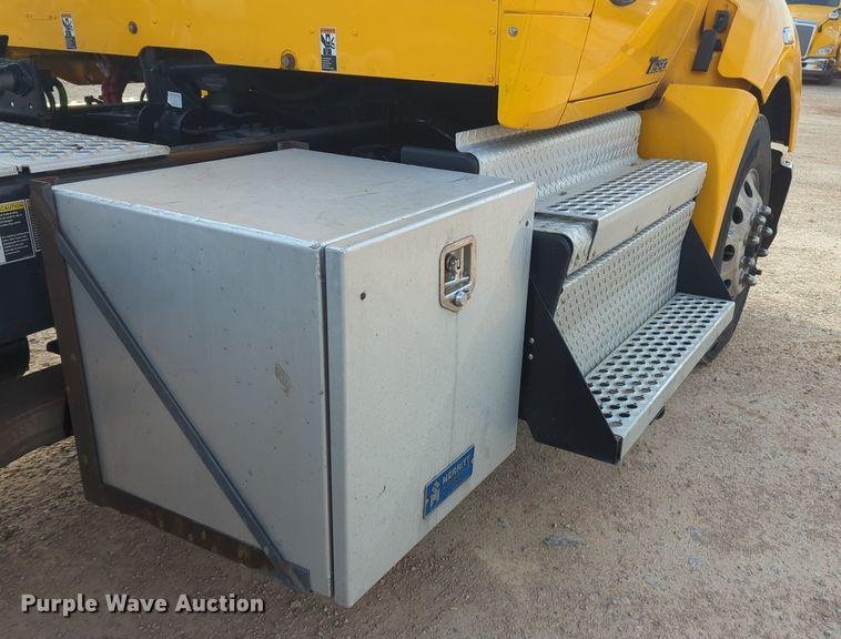 image for item OD9264 2020 Kenworth T680 semi truck