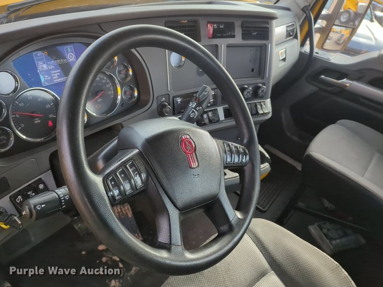 image for item OD9264 2020 Kenworth T680 semi truck