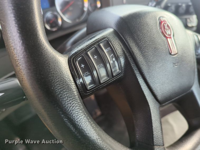 image for item OD9264 2020 Kenworth T680 semi truck