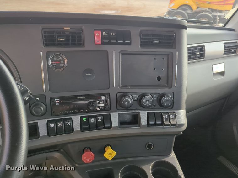 image for item OD9264 2020 Kenworth T680 semi truck
