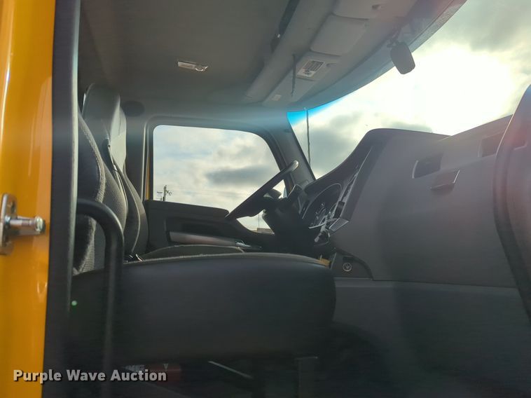 image for item OD9264 2020 Kenworth T680 semi truck