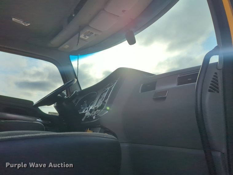 image for item OD9264 2020 Kenworth T680 semi truck