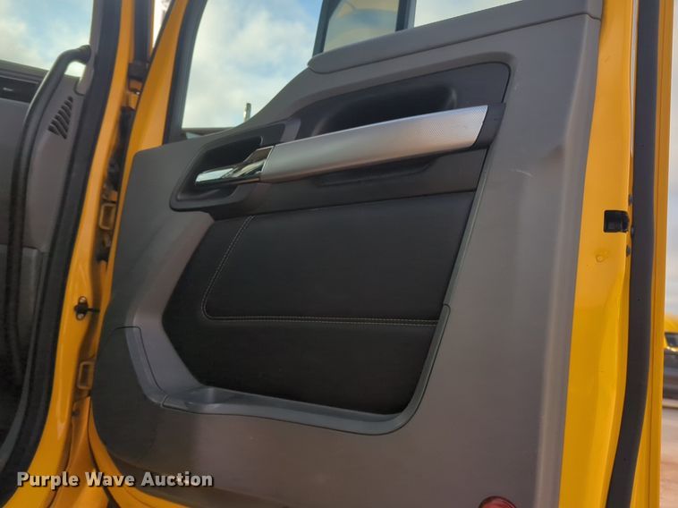 image for item OD9264 2020 Kenworth T680 semi truck