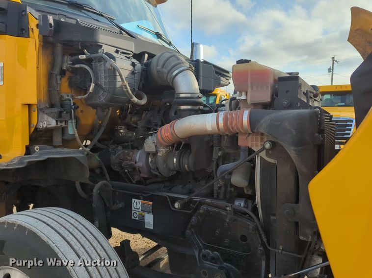 image for item OD9264 2020 Kenworth T680 semi truck