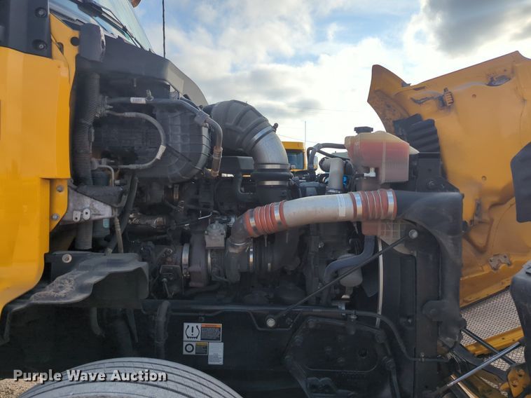 image for item OD9264 2020 Kenworth T680 semi truck