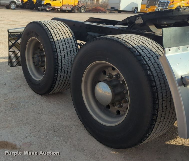 image for item OD9264 2020 Kenworth T680 semi truck