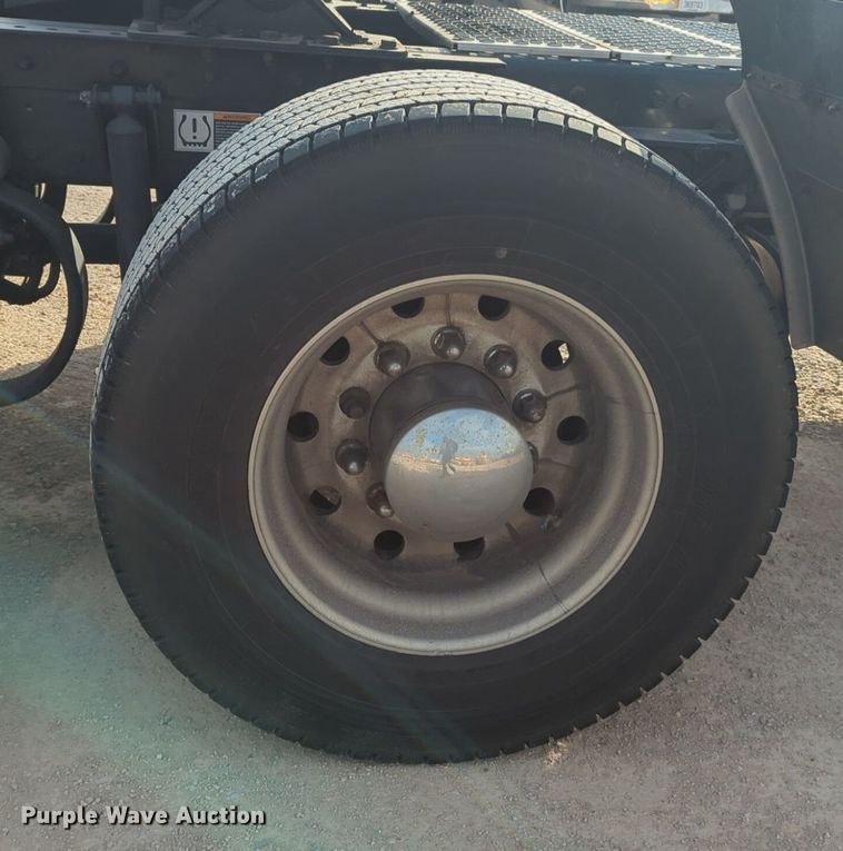 image for item OD9264 2020 Kenworth T680 semi truck