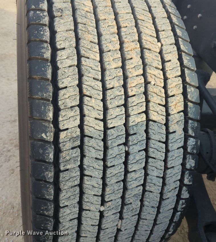 image for item OD9264 2020 Kenworth T680 semi truck