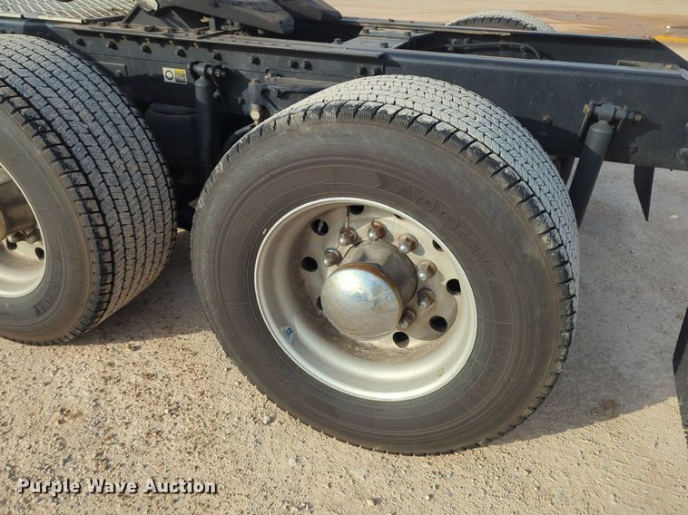 image for item OD9264 2020 Kenworth T680 semi truck