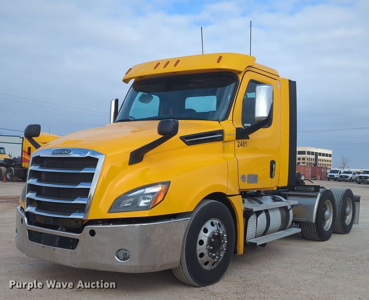 image for item OD9266 2020 Freightliner Cascadia 126 semi truck