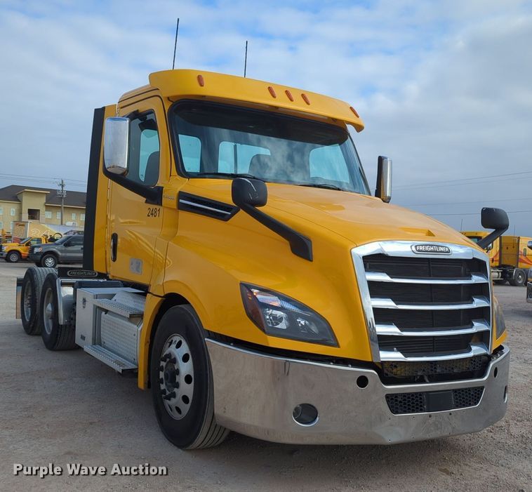 image for item OD9266 2020 Freightliner Cascadia 126 semi truck