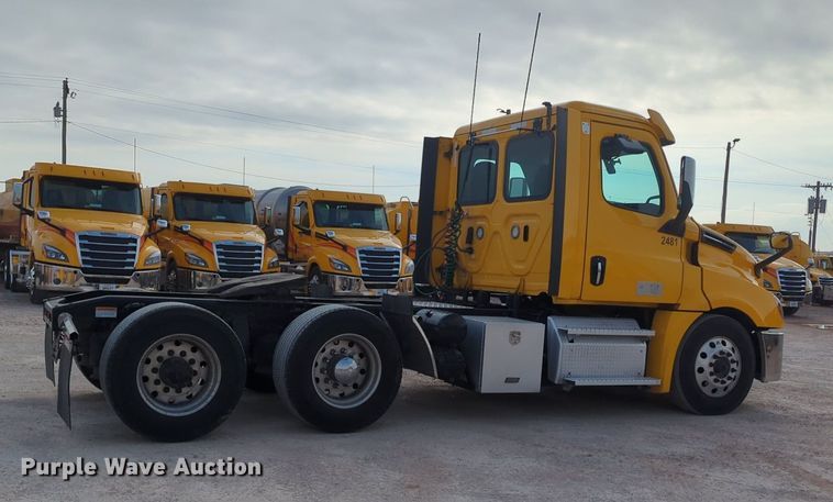 image for item OD9266 2020 Freightliner Cascadia 126 semi truck