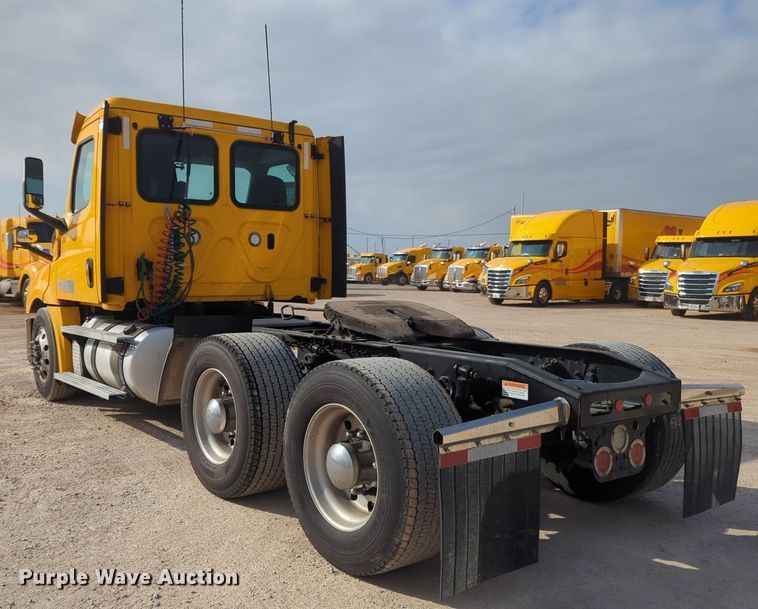 image for item OD9266 2020 Freightliner Cascadia 126 semi truck