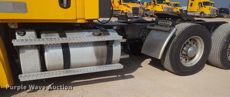 image for item OD9266 2020 Freightliner Cascadia 126 semi truck