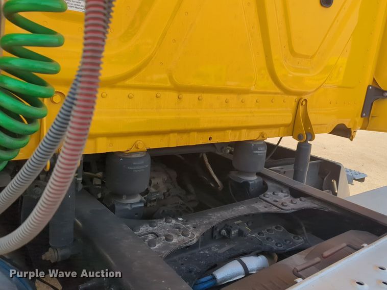 image for item OD9266 2020 Freightliner Cascadia 126 semi truck