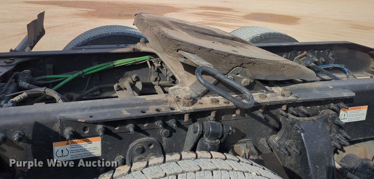 image for item OD9266 2020 Freightliner Cascadia 126 semi truck