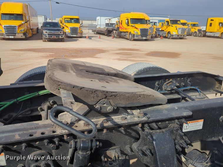 image for item OD9266 2020 Freightliner Cascadia 126 semi truck