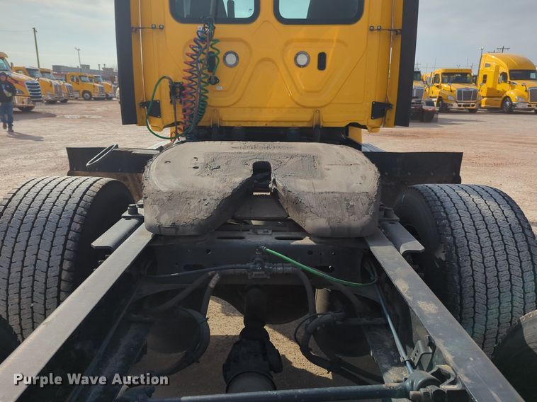 image for item OD9266 2020 Freightliner Cascadia 126 semi truck