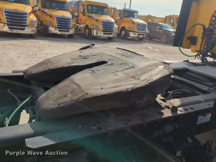 image for item OD9266 2020 Freightliner Cascadia 126 semi truck