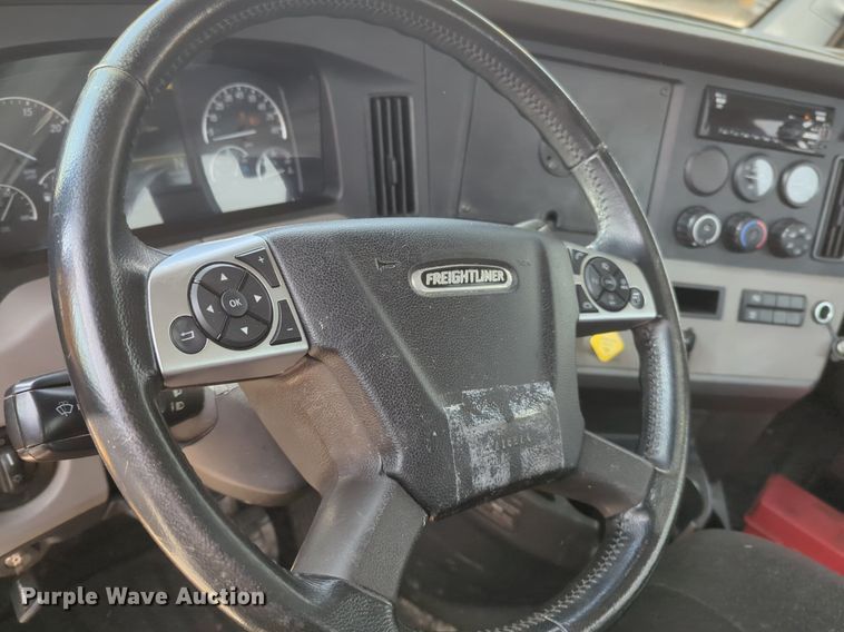 image for item OD9266 2020 Freightliner Cascadia 126 semi truck