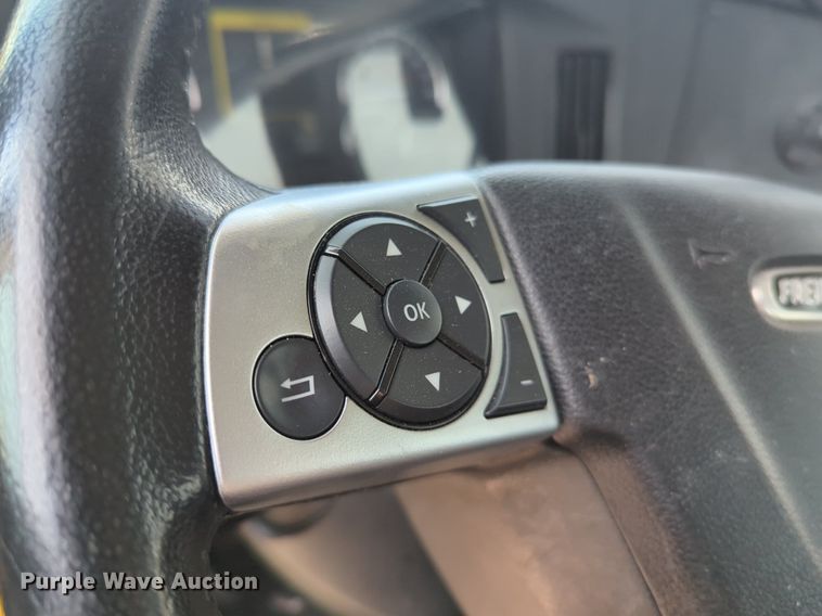 image for item OD9266 2020 Freightliner Cascadia 126 semi truck