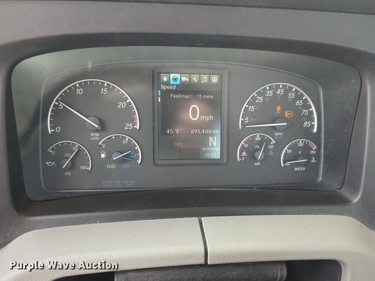 image for item OD9266 2020 Freightliner Cascadia 126 semi truck