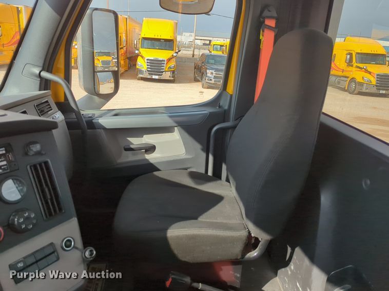 image for item OD9266 2020 Freightliner Cascadia 126 semi truck