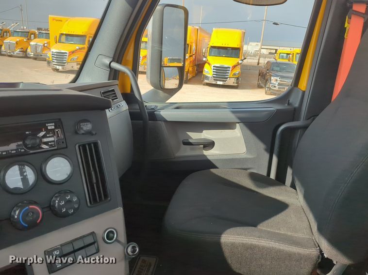 image for item OD9266 2020 Freightliner Cascadia 126 semi truck