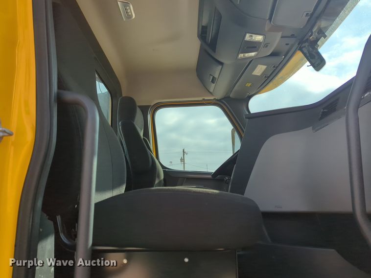 image for item OD9266 2020 Freightliner Cascadia 126 semi truck