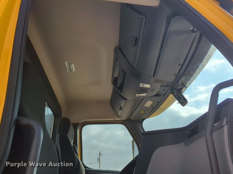 image for item OD9266 2020 Freightliner Cascadia 126 semi truck