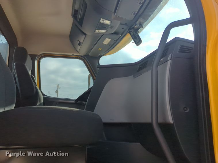 image for item OD9266 2020 Freightliner Cascadia 126 semi truck