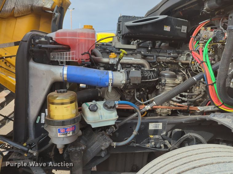 image for item OD9266 2020 Freightliner Cascadia 126 semi truck