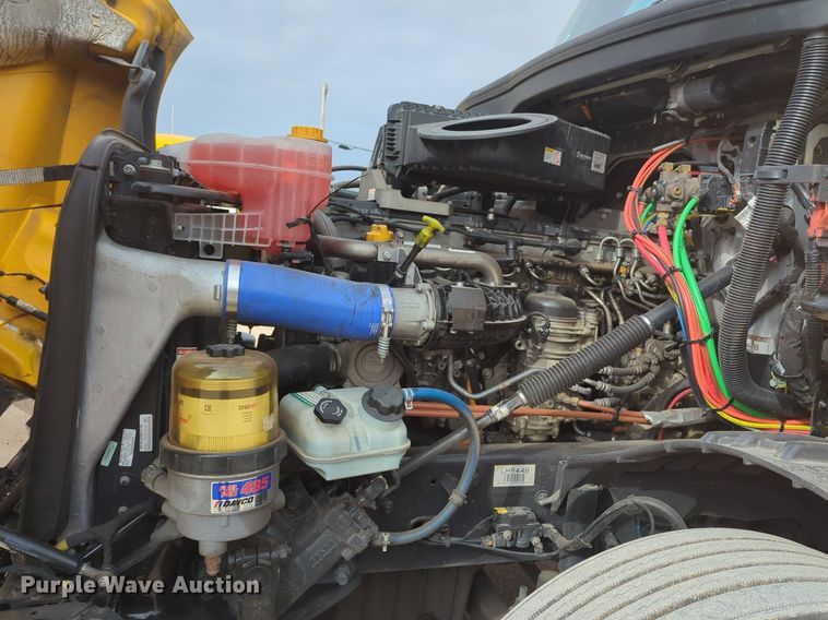 image for item OD9266 2020 Freightliner Cascadia 126 semi truck