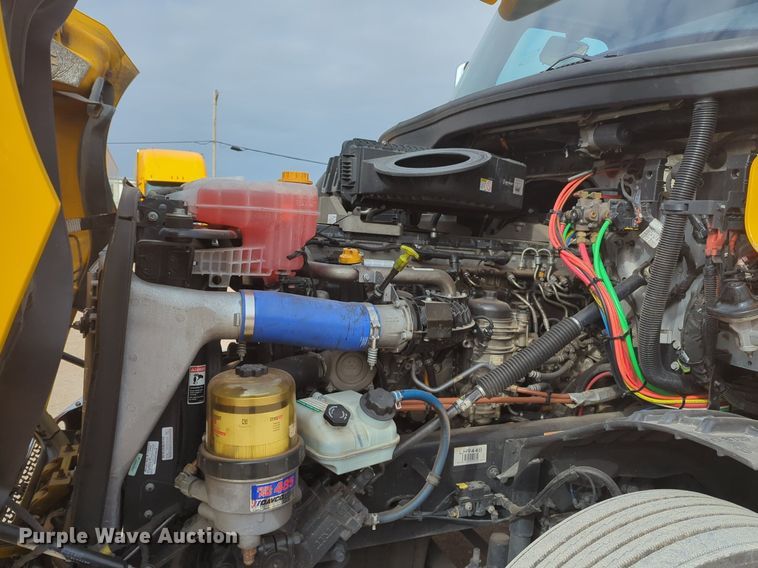 image for item OD9266 2020 Freightliner Cascadia 126 semi truck