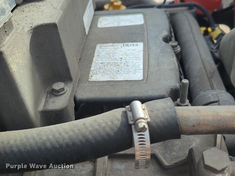 image for item OD9266 2020 Freightliner Cascadia 126 semi truck