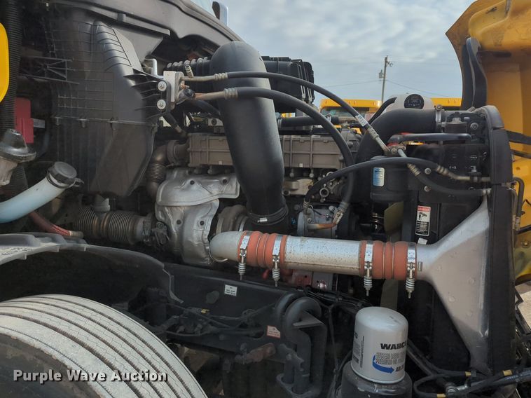 image for item OD9266 2020 Freightliner Cascadia 126 semi truck