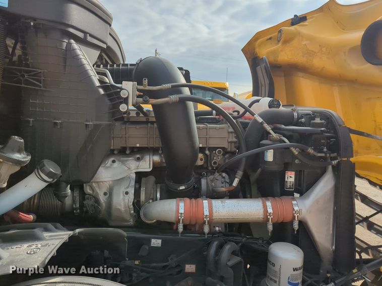 image for item OD9266 2020 Freightliner Cascadia 126 semi truck