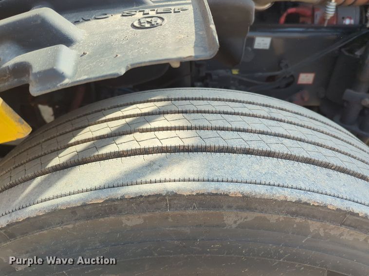 image for item OD9266 2020 Freightliner Cascadia 126 semi truck