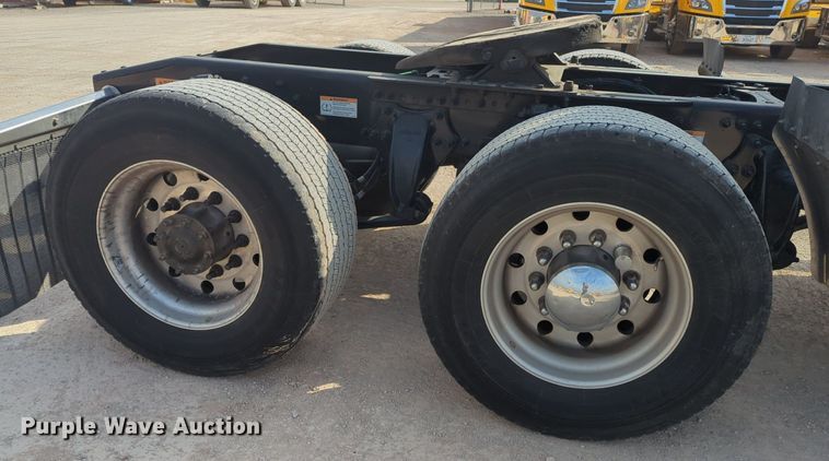 image for item OD9266 2020 Freightliner Cascadia 126 semi truck