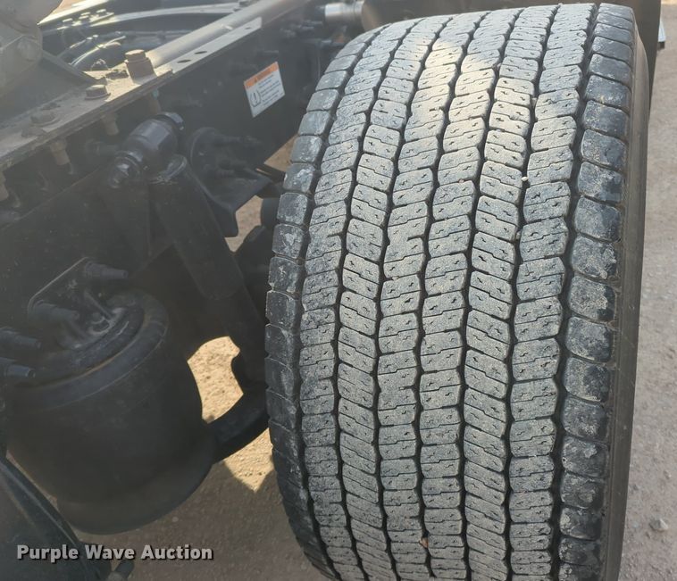 image for item OD9266 2020 Freightliner Cascadia 126 semi truck