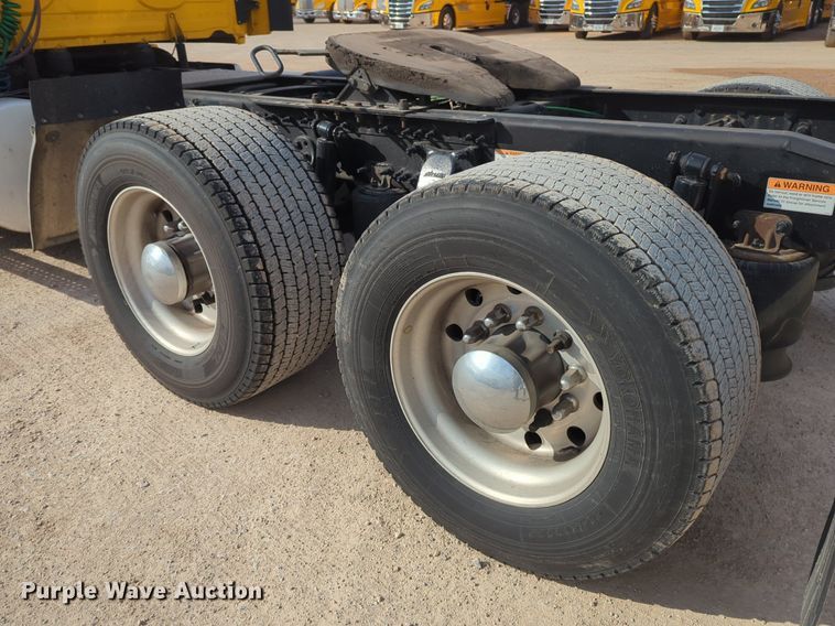 image for item OD9266 2020 Freightliner Cascadia 126 semi truck