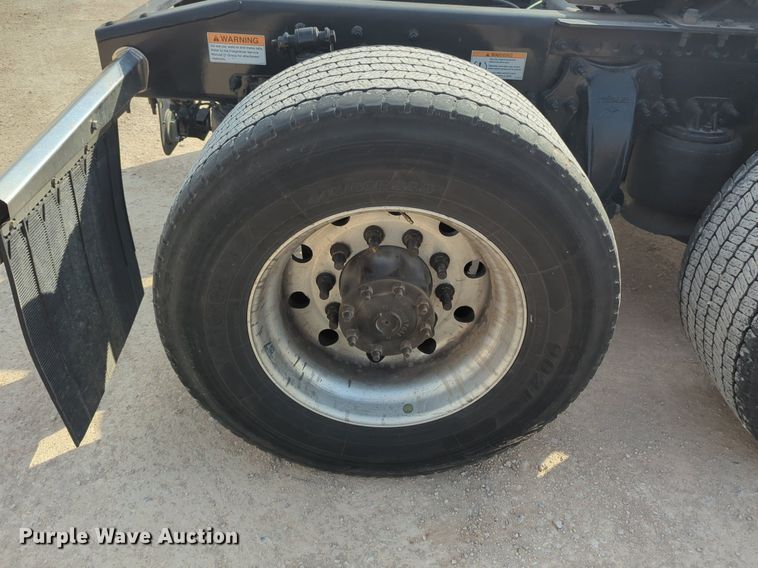 image for item OD9266 2020 Freightliner Cascadia 126 semi truck