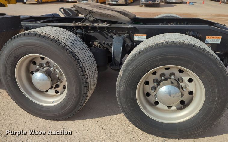 image for item OD9266 2020 Freightliner Cascadia 126 semi truck