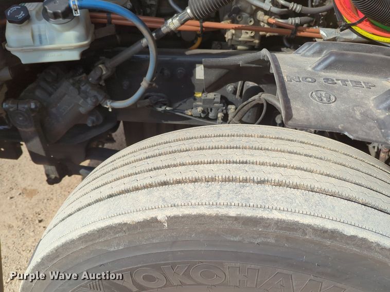 image for item OD9266 2020 Freightliner Cascadia 126 semi truck