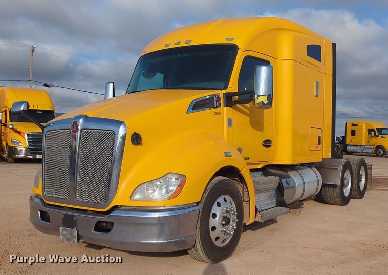 image for item OD9267 2019 Kenworth  T680 semi truck