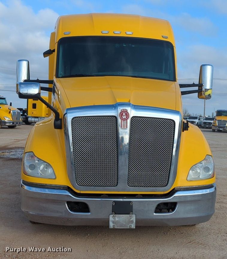 image for item OD9267 2019 Kenworth  T680 semi truck