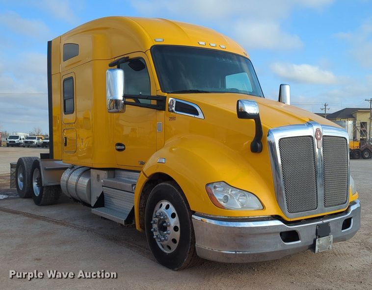 image for item OD9267 2019 Kenworth  T680 semi truck